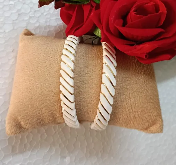 Purabi_Jewels_Spiral_Design_Original_Shakha_Badhano_For_Women_Gold_Plated_Shakha_Pola_Bengali_Bangles_For_Married_Women_Set_Of_2_Pcs_6mm_Broad_White