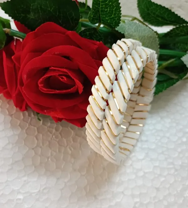 Purabi_Jewels_Spiral_Design_Original_Shakha_Badhano_For_Women_Gold_Plated_Shakha_Pola_Bengali_Bangles_For_Married_Women_Set_Of_2_Pcs_6mm_Broad_White
