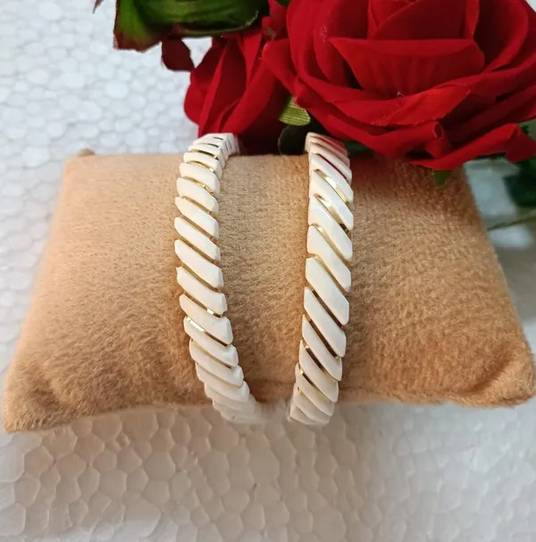 Purabi_Jewels_Spiral_Design_Original_Shakha_Badhano_For_Women_Gold_Plated_Shakha_Pola_Bengali_Bangles_For_Married_Women_Set_Of_2_Pcs_6mm_Broad_White