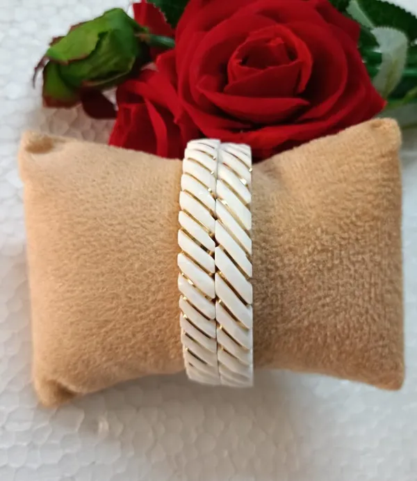 Purabi_Jewels_Spiral_Design_Original_Shakha_Badhano_For_Women_Gold_Plated_Shakha_Pola_Bengali_Bangles_For_Married_Women_Set_Of_2_Pcs_6mm_Broad_White