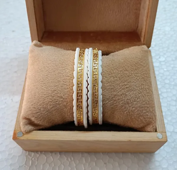 Purabi_Jewels_Swastik_Design_Original_Shakha_Badhano_For_Women_Gold_Plated_Shakha_Pola_Bengali_Bangles_For_Married_Women_Set_Of_2_Pcs_6mm_Broad_White