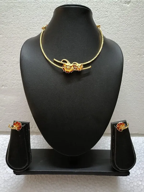 Purabi_Jewels_Gold_Polish_Maroon_Flower_Design_Hasli_Necklace_Set