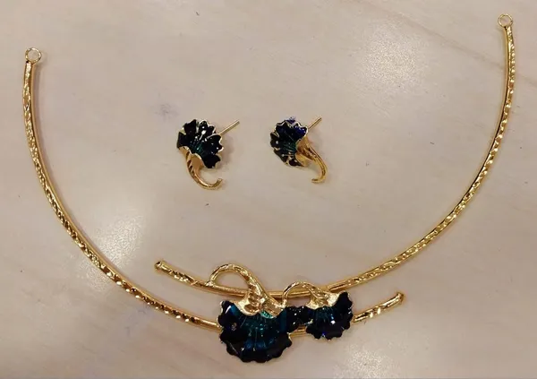 Purabi_Jewels_Gold_Polish_Blue_Flower_Design_Hasli_Necklace_Set