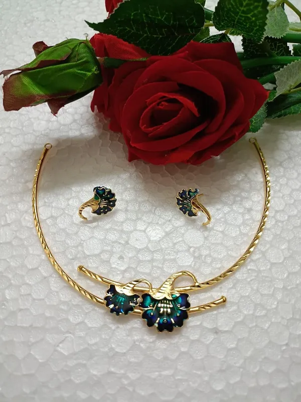 Purabi_Jewels_Gold_Polish_Blue_Flower_Design_Hasli_Necklace_Set