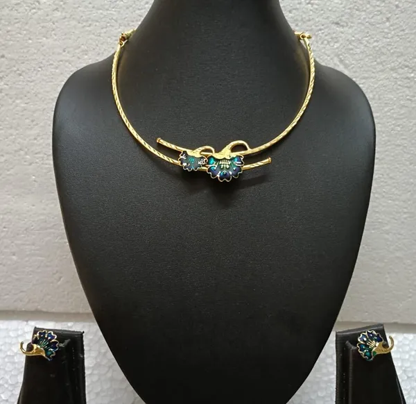 Purabi_Jewels_Gold_Polish_Blue_Flower_Design_Hasli_Necklace_Set