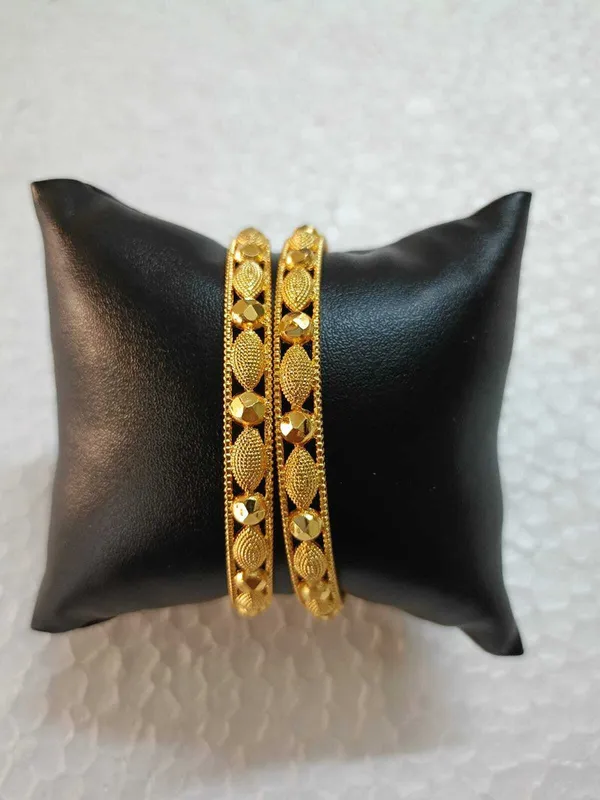 Purabi_Jewels_Gold_Plated_Copper_Bangle_Set_–_Traditional_Trending_Design_for_Daily_&_Festive_Wear