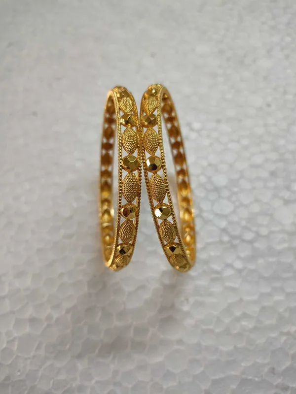 Purabi_Jewels_Gold_Plated_Copper_Bangle_Set_–_Traditional_Trending_Design_for_Daily_&_Festive_Wear