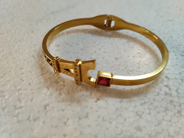 Red_&_Rose_Alloy_Gold-Plated_Bangle_Set_For_Women_&_Girls