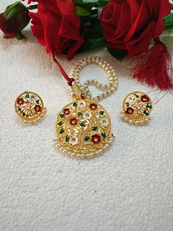 Purabi_Jewels_Gold_Plated_Meena_Pendant_Necklace_Set_for_Women_&_Girls_|_Round_Flower_Design_with_Pearl_Moti_Work_|_Traditional_Ethnic_Jewellery_Set_for_Festive_&_Wedding_Wear