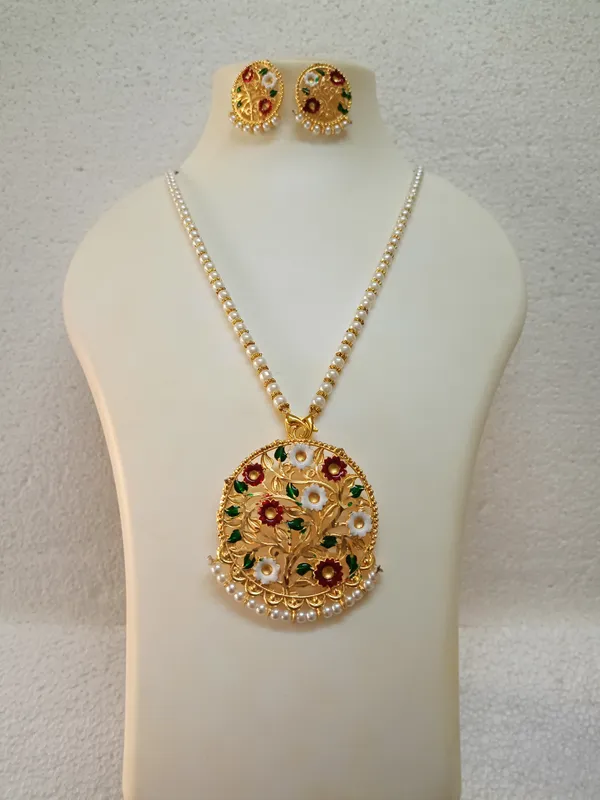 Purabi_Jewels_Gold_Plated_Meena_Pendant_Necklace_Set_for_Women_&_Girls_|_Round_Flower_Design_with_Pearl_Moti_Work_|_Traditional_Ethnic_Jewellery_Set_for_Festive_&_Wedding_Wear