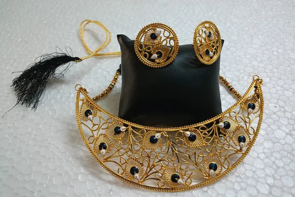 Purabi_Jewels_Brass_Gold-Plated_Chand_design_Earring_&_Necklace_Set_For_Women_&_Girls