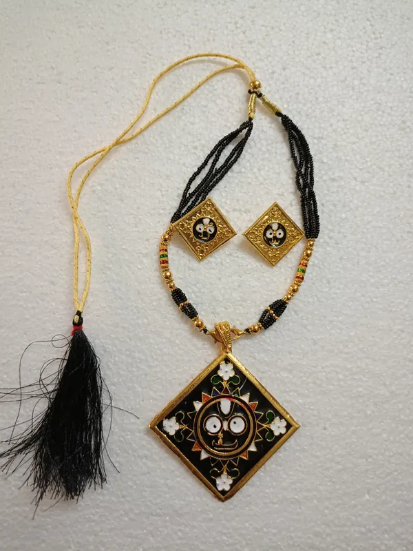 Purabi_Jewels_Gold-Plated_Meena_work_Lord_Jagannath_Jewellery_Set_with_matching_Earrings_For_Girls_&_Women
