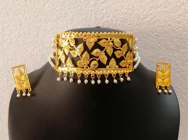 Gold_Brass_Gold-Plated_Trending_Earring_&_Necklace_Set_For_Women_&_Girls
