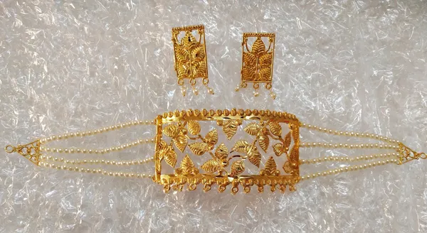 Gold_Brass_Gold-Plated_Trending_Earring_&_Necklace_Set_For_Women_&_Girls