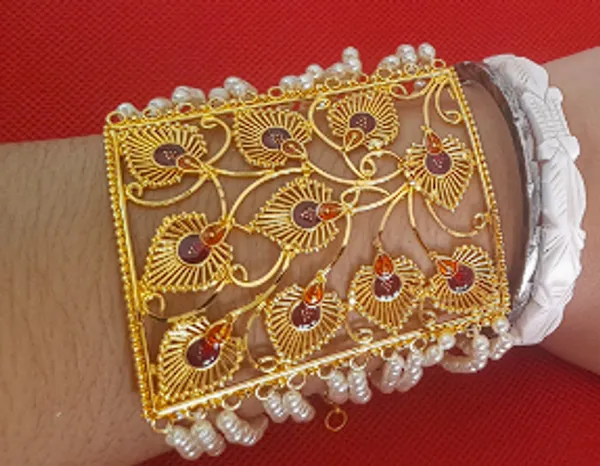 Purabi_Jewels_Multicolor_&_Gold_&_Red_Brass_Gold-Plated_Mantasha_Bracelet_For_Women_&_Girls