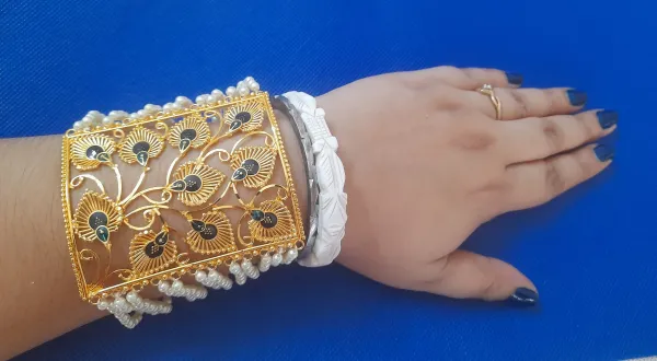 Multicolor_&_Gold_Brass_Gold-Plated_Bracelet_For_Women_&_Girls