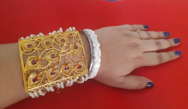 Purabi_Jewels_Multicolor_&_Gold_&_Red_Brass_Gold-Plated_Mantasha_Bracelet_For_Women_&_Girls