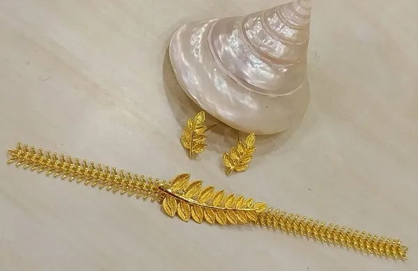 Gold_Brass_Trending_Machhkanta_Leaf_design_Gold-Plated_Earring_&_Necklace_Set_For_Women_&_Girls