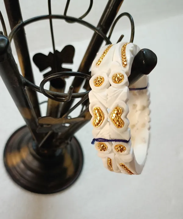 Purabi_Jewels_Leaf_and_Heart_Design_Original_Sakha_Badhano_with_Gold_Plating_for_Women
