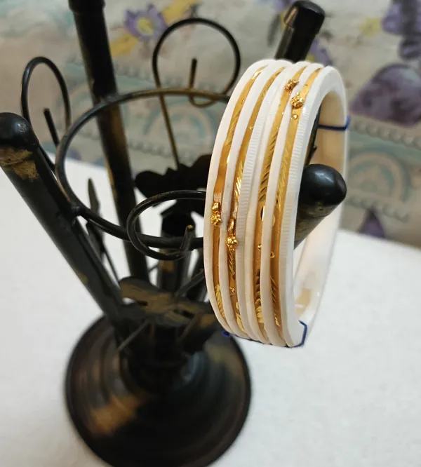 Purabi_Jewels_Original_Shakha_Badhano_Bandhani_with_Double_Layer_Gold_Plating_for_Women_Yellow_Gold_Pola_Bangles/Gold_Handmade_Chudi/Wedding_Chooda_for_Women_(Set_of_2pcs,_6mm_Broad)_-_White