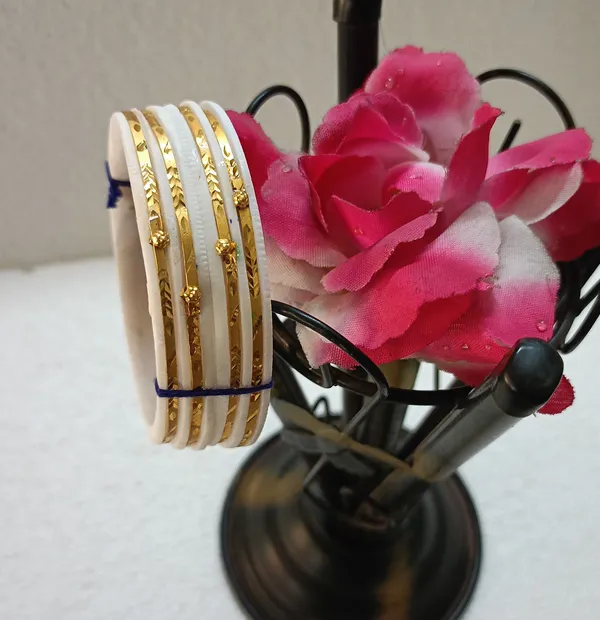 Purabi_Jewels_Original_Shakha_Badhano_Bandhani_with_Double_Layer_Gold_Plating_for_Women_Yellow_Gold_Pola_Bangles/Gold_Handmade_Chudi/Wedding_Chooda_for_Women_(Set_of_2pcs,_6mm_Broad)_-_White