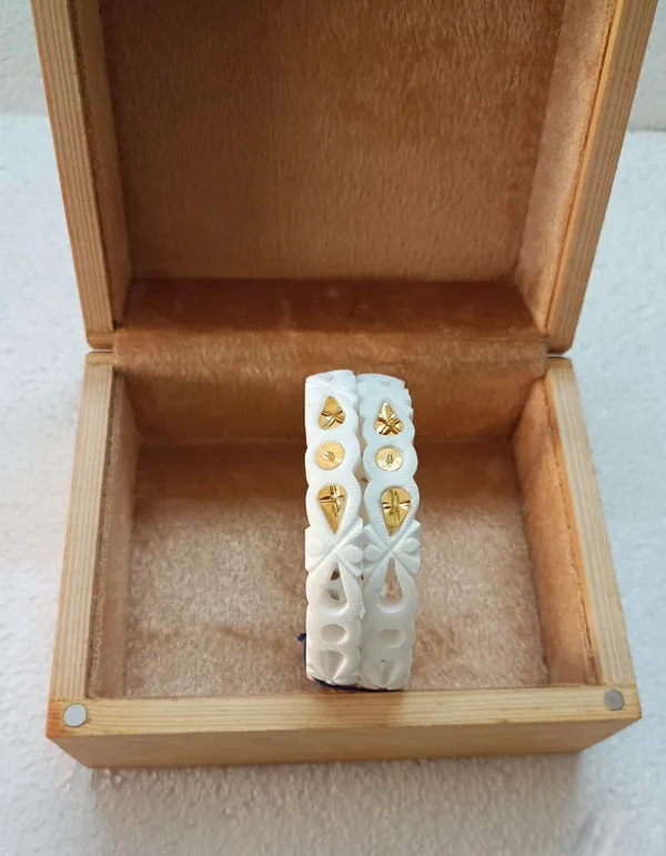 Purabi_Jewels_Original_Shakha_Badhano_Bandhani_with_Heart_Design_Gold_Plating_for_Women/Gold_Handmade_Chudi/Wedding_Chooda_for_Women_(Set_of_2pcs,_8mm_Broad)_-_White