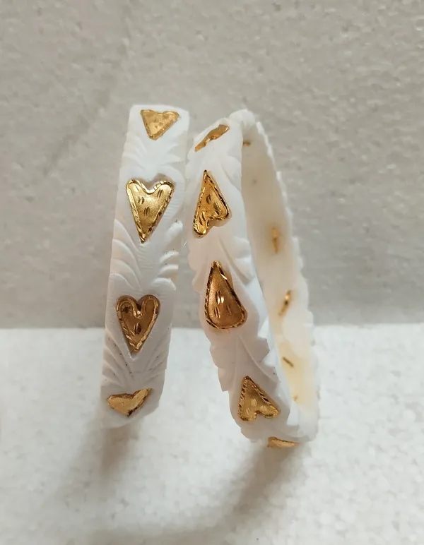 Purabi_Jewels_Original_Shakha_Badhano_Bandhani_with_Gold_Plated_Leaf/Heart_Design_for_Women_Yellow_Gold_Pola_Bangles/Gold_Handmade_Chudi/Wedding_Chooda_for_Women_(Set_of_2pcs,_6mm_Broad)_-_White