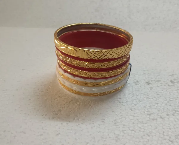 Purabi_Jewels_Original_Shakha_Badhano,_Acrylic_Red_Pola_Badhano_and_Noa_Badhano_with_Gold_Plating_combo_set_for_Women/Gold_Plated_Shakha_Pola_Bengali_Bangles_for_Married_Women_(Set_of_5_pcs,_6mm_Broad)_-_White,_Red_and_Golden