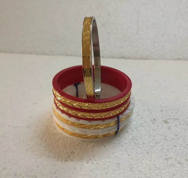 White_&_Red_&_Gold_&_Copper_Shell_&_Plastic_&_Stainless_Steel_Gold-Plated_Shakha_Pola_For_Women_(Pack_Of_4)