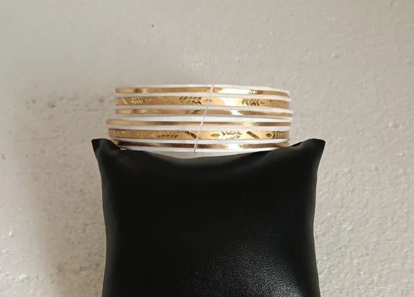 Purabi_Jewels_Original_Shakha_Badhano_Bandhani_with_Triple_Line_Gold_Plating_for_Women_Yellow_Gold_Pola_Bangles/Gold_Handmade_Chudi_(Set_of_2pcs,_8mm_Broad)_-_White