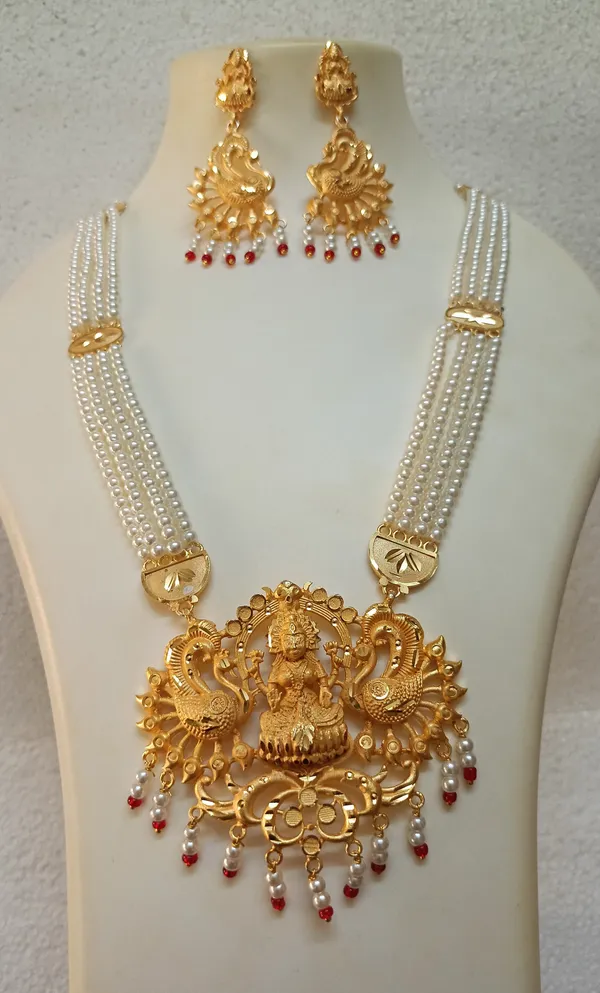 Purabi_Jewels_Gold_Plated_Auspicious_Goddess_Laxmi/_Lakshmi_with_Double_Peacock_Latest_Design_Pearl_Moti_Choker_Jewellery_Necklace_Set_for_Women_and_Girls