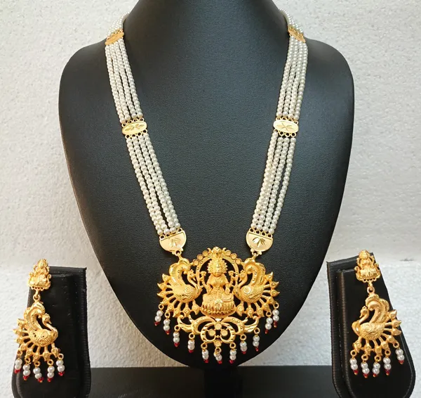 Purabi_Jewels_Gold_Plated_Auspicious_Goddess_Laxmi/_Lakshmi_with_Double_Peacock_Latest_Design_Pearl_Moti_Choker_Jewellery_Necklace_Set_for_Women_and_Girls