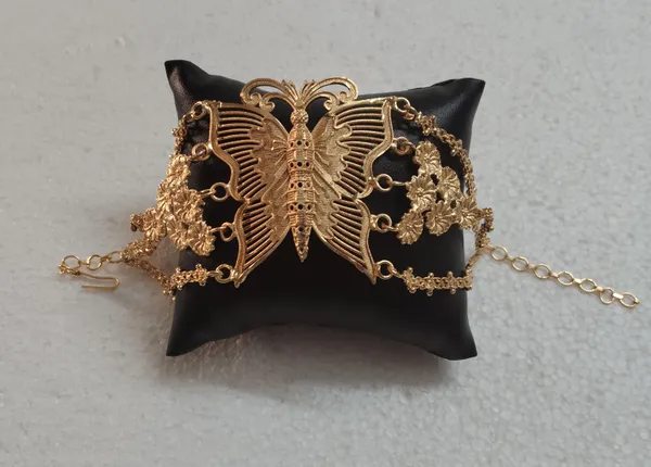 Purabi_Jewels_Beautiful_Butterfly_Design_Brass_Gold-Plated_Mantasha_Bracelet_For_Women_&_Girls