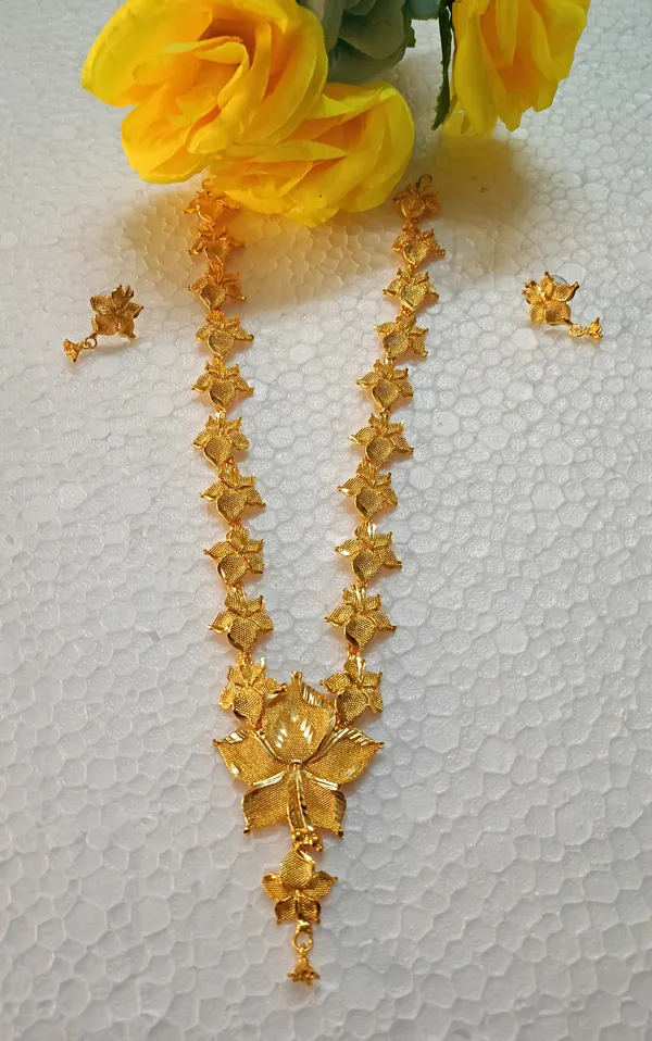 Purabi_Jewels_Gold_Plated_Ethnic_Multistrand_Pearls_Flower_Design_Choker_Chick_Necklace_&_Earring_Set_For_Women_and_Girls