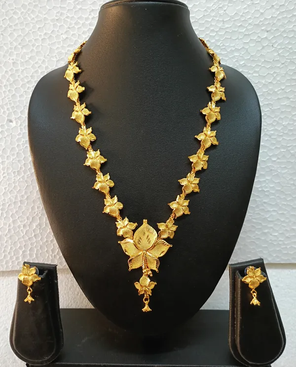 Purabi_Jewels_Gold_Plated_Ethnic_Multistrand_Pearls_Flower_Design_Choker_Chick_Necklace_&_Earring_Set_For_Women_and_Girls
