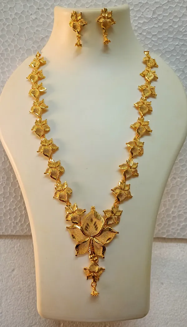 Purabi_Jewels_Gold_Plated_Ethnic_Multistrand_Pearls_Flower_Design_Choker_Chick_Necklace_&_Earring_Set_For_Women_and_Girls
