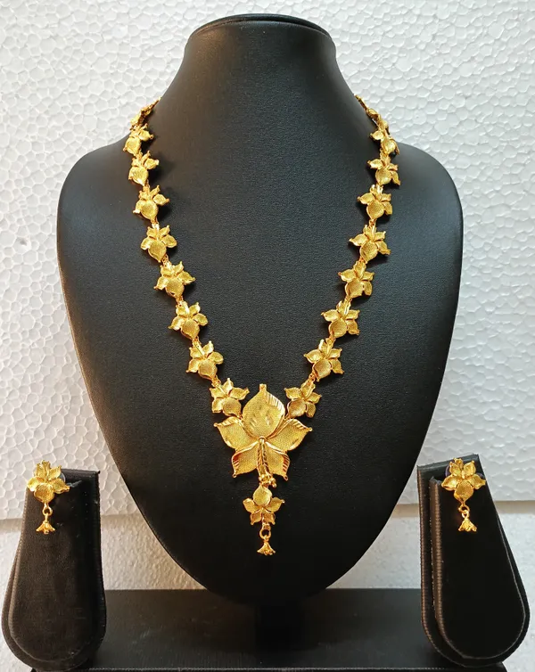 Purabi_Jewels_Gold_Plated_Ethnic_Multistrand_Pearls_Flower_Design_Choker_Chick_Necklace_&_Earring_Set_For_Women_and_Girls