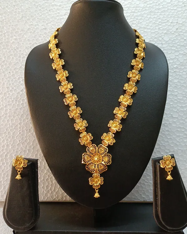 Purabi_Jewels_Gold_Plated_Ethnic_Multistrand_Pearls_Flower_Design_Choker_Chick_Necklace_&_Earring_Set_For_Women_and_Girls