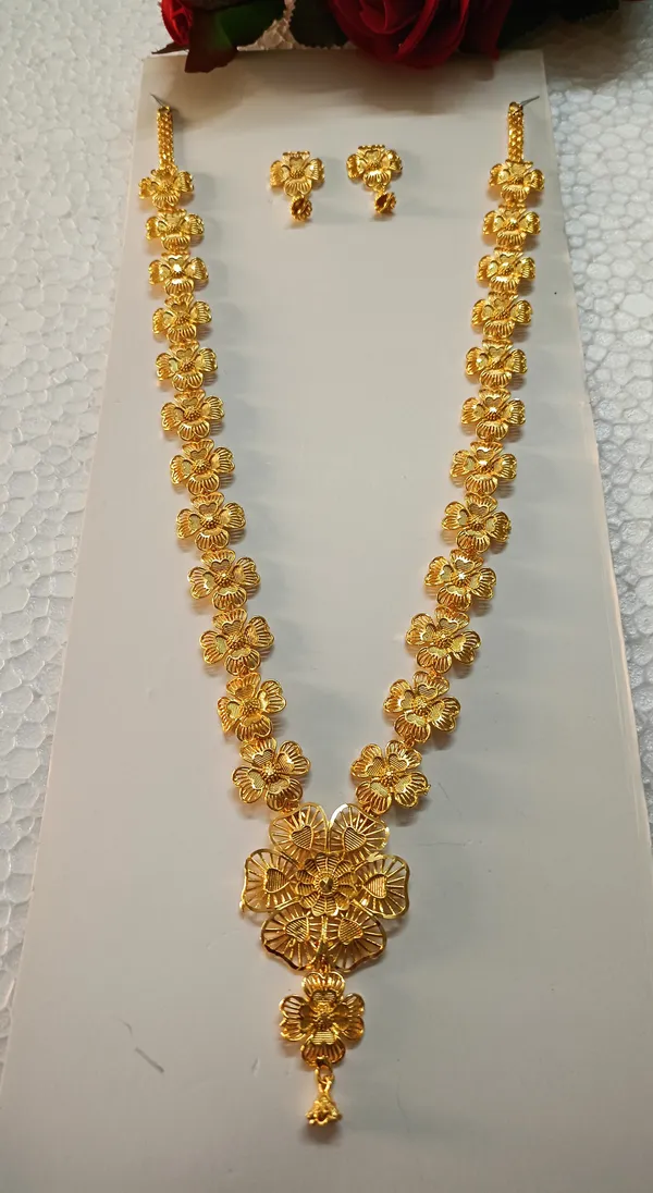 Purabi_Jewels_Gold_Plated_Ethnic_Multistrand_Pearls_Flower_Design_Choker_Chick_Necklace_&_Earring_Set_For_Women_and_Girls