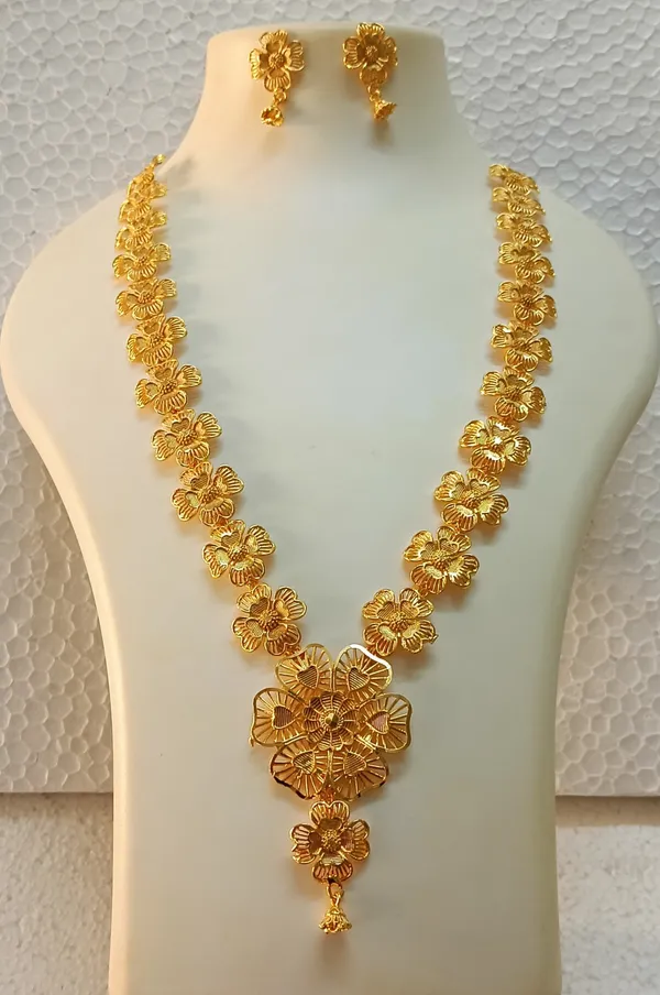 Purabi_Jewels_Gold_Plated_Ethnic_Multistrand_Pearls_Flower_Design_Choker_Chick_Necklace_&_Earring_Set_For_Women_and_Girls