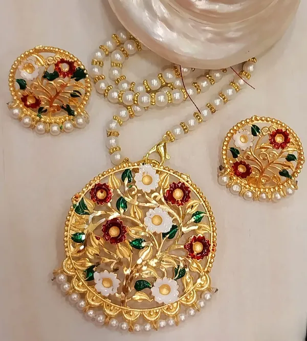 Purabi_Jewels_Gold_Plated_Meena_Pendant_Necklace_Set_for_Women_&_Girls_|_Round_Flower_Design_with_Pearl_Moti_Work_|_Traditional_Ethnic_Jewellery_Set_for_Festive_&_Wedding_Wear