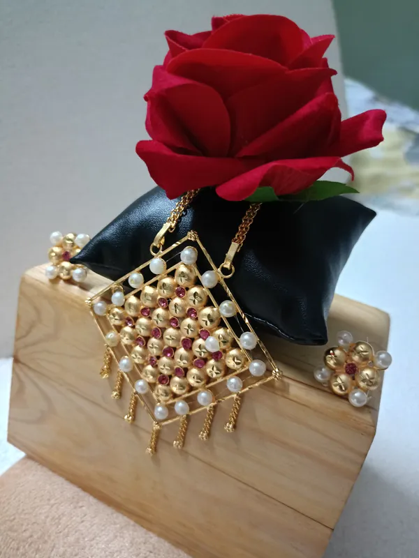 Purabi_Jewels_Gold_Plated_Trending_Unique_Pearl_Moti_Work_Pendant_with_Chain_Necklace_Jewellery_Set_for_Women_&_Girls_|_Traditional_Bridal_Long_Necklace_|_Ethnic_Festive_Designer_Jewelry