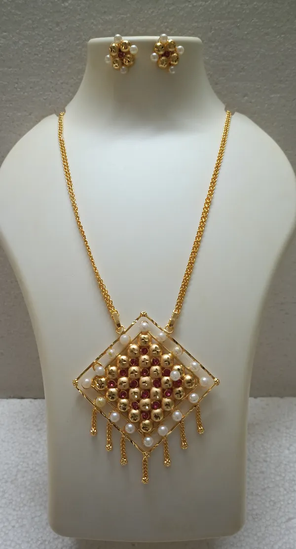 Purabi_Jewels_Gold_Plated_Trending_Unique_Pearl_Moti_Work_Pendant_with_Chain_Necklace_Jewellery_Set_for_Women_&_Girls_|_Traditional_Bridal_Long_Necklace_|_Ethnic_Festive_Designer_Jewelry