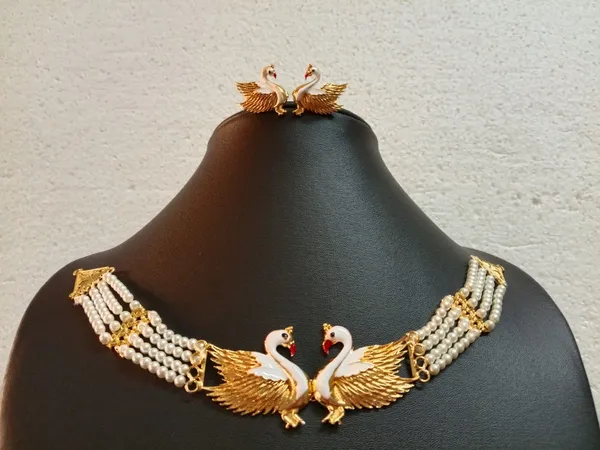 Purabi_Jewels_Gold_Plated_White_Double_Swan_Design_Pearl_Moti_Chic_Choker_Jewellery_Set_for_Women_and_Girls