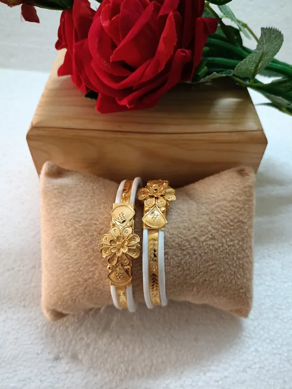 Purabi_Jewels_Original_Shakha_Badhano_Bandhani_with_Gold_Plating_for_Women_Yellow_Gold_Pola_Bangles/Gold_Handmade_Chudi/Wedding_Chooda_for_Women_(Set_of_2pcs,_6mm_Broad)_-_White
