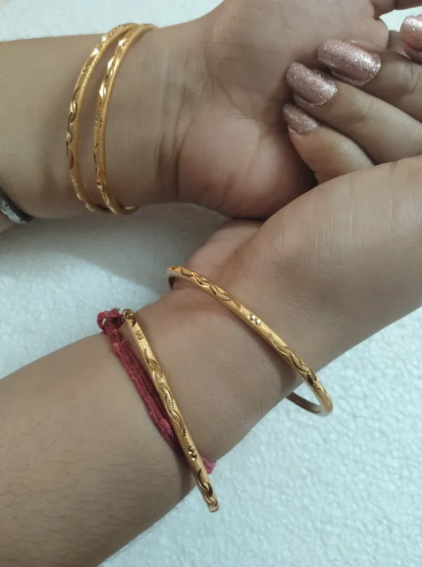 Purabi_Jewels_Stylish_Party_Wear_Bangles_Set_Of_4_Gold-Plated_Classic_Textured_Handcrafted_Bangles