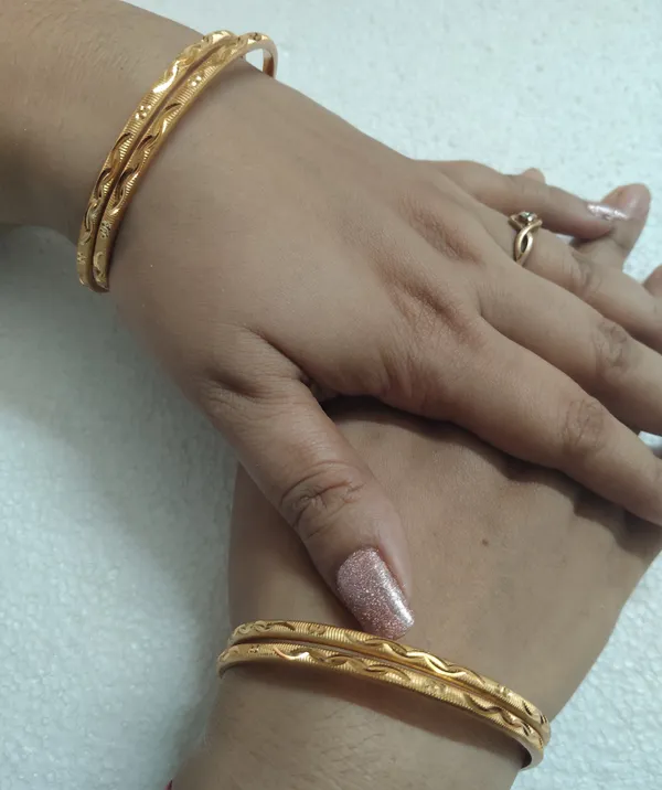 Purabi_Jewels_Stylish_Party_Wear_Bangles_Set_Of_4_Gold-Plated_Classic_Textured_Handcrafted_Bangles