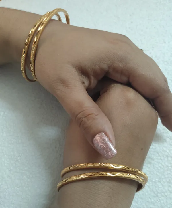 Purabi_Jewels_Stylish_Party_Wear_Bangles_Set_Of_4_Gold-Plated_Classic_Textured_Handcrafted_Bangles