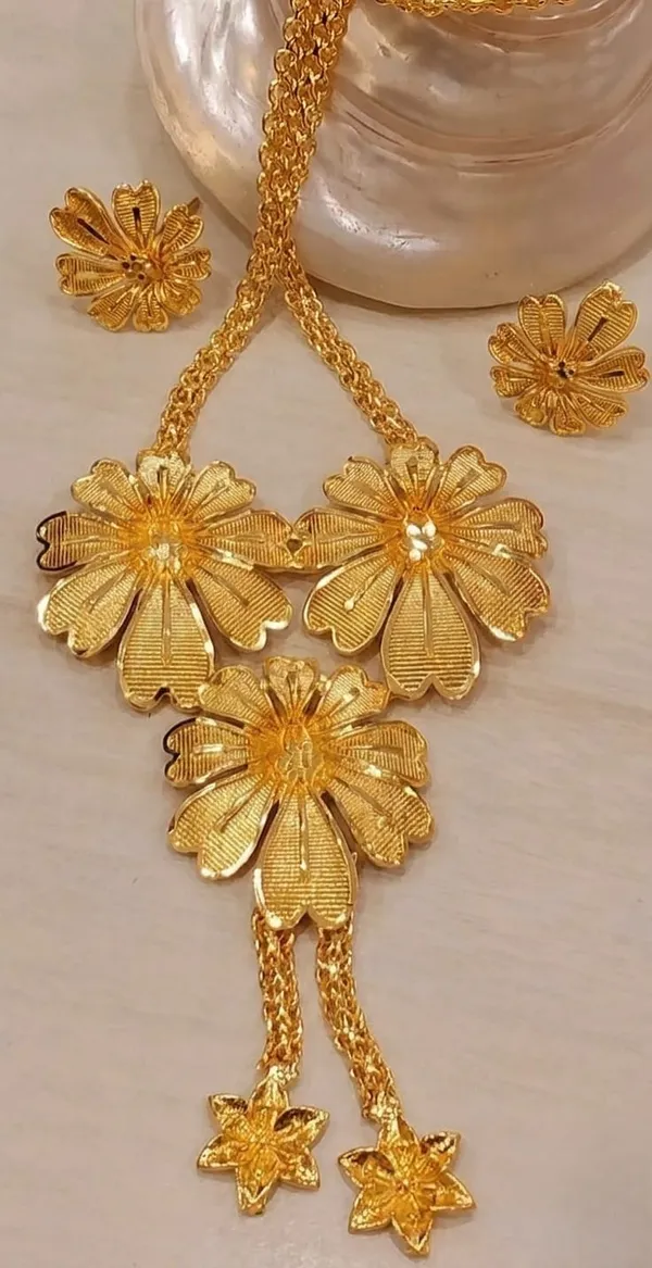 Purabi_Jewels_Elegant_Gold_Plated_Jaba_Floral_Tie_Chain_Necklace_With_Matching_Earrings_For_Women_Girls