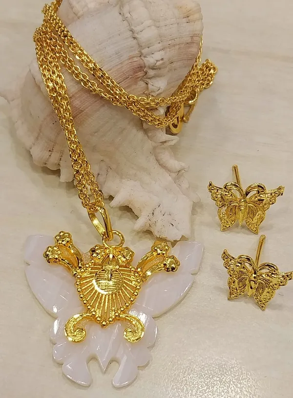 Gold_Plated_Brass_Unique_Butterfly_Design_on_Shell_Pendant_with_Matching_Earrings_Necklace_Set